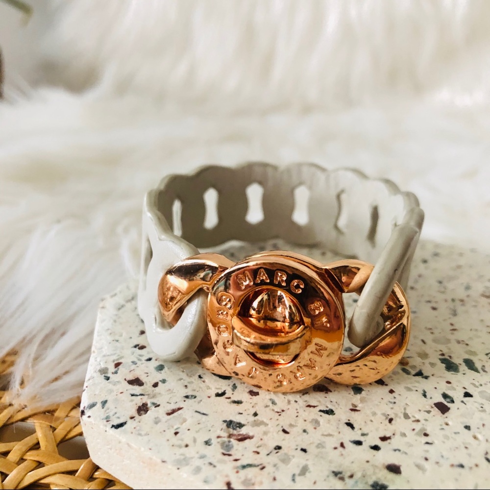 marc by marc jacobs | turnlock bracelet✨